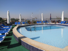 The pool on the MS Grand Rose