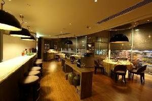 Holidays to the Cosmopolitan Hotel, Hong Kong Holidays to the Cosmopolitan Hotel, Hong Kong