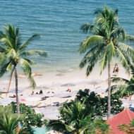 Holidays to Hua Hin and Cha Am - Hua Hin beach in the resort centre
