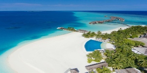 Holidays to the Velassaru Resort, Maldives