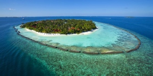 Catch a speed boat to Kurumba Kurumba Maldives
