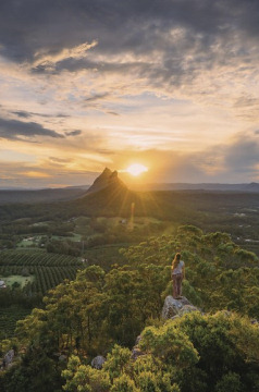 Holidays to Australia with Escape Worldwide - Glasshouse Mountains (copyright Tourism and Events Queensland / Jason Charles Hill Photography