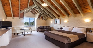 Holidays to the Olde Maritime Motor Inn, Great Ocean Road, Australia