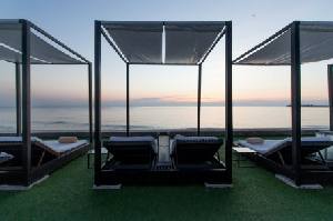 Holidays to the Putahracsa, Hua Hin