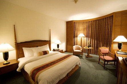 Holidays to the Century Park Hotel, Bangkok